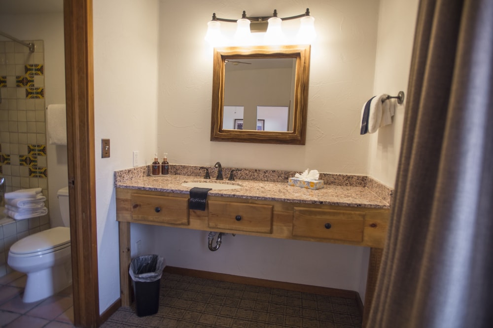 Traditional Suite - Photo 5