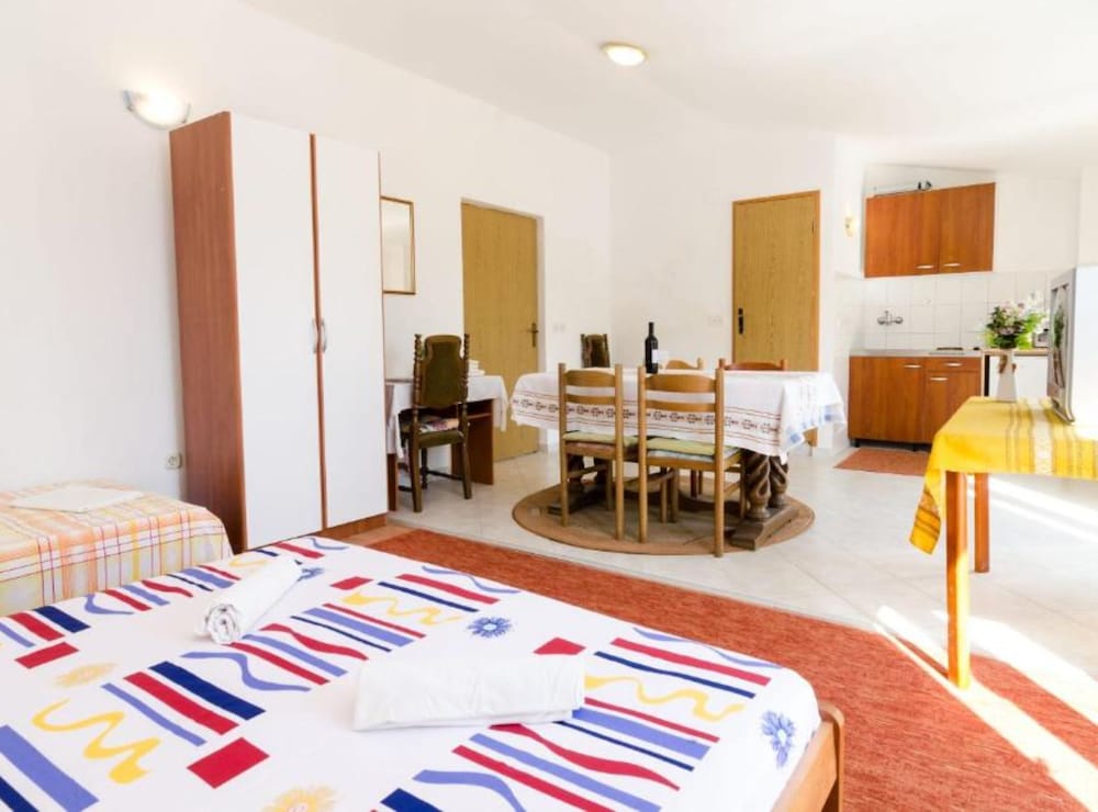 Double Room (Guest House Sobra 38 - Double Room wi) photo 3