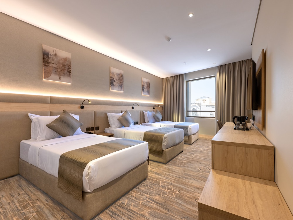 Deluxe Triple Room, 3 Twin Beds photo 1