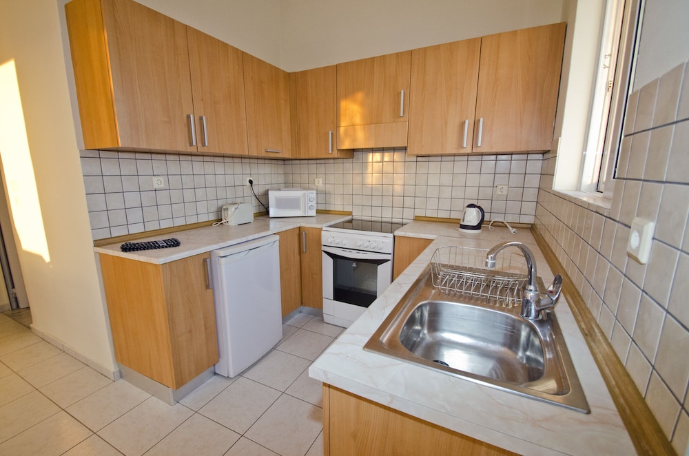 Family room with kitchenette photo 3