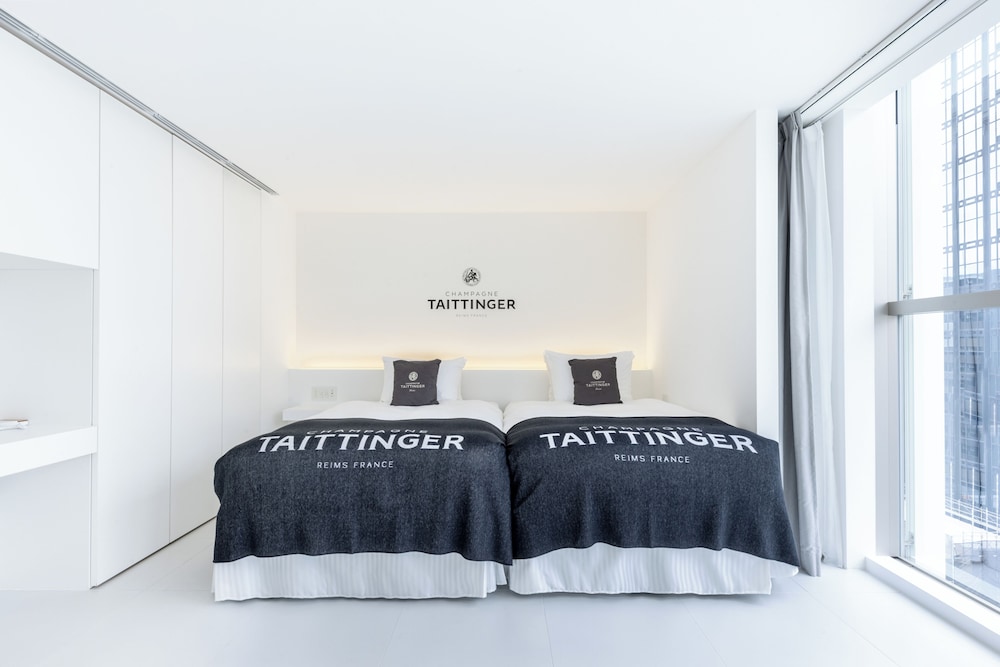 Upper Floor Deluxe Twin Room, Non Smoking (11F-13F)