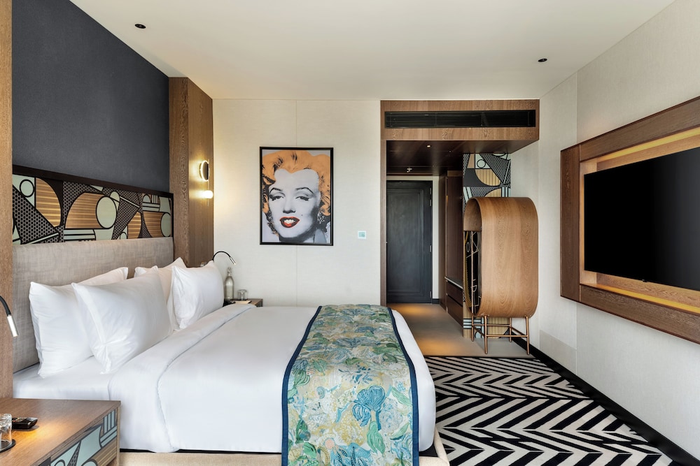 Suite - Photo 2