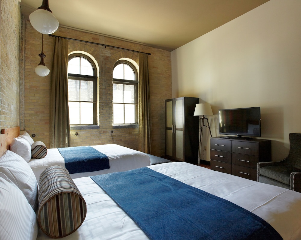 Studio, 2 Queen Beds photo 2