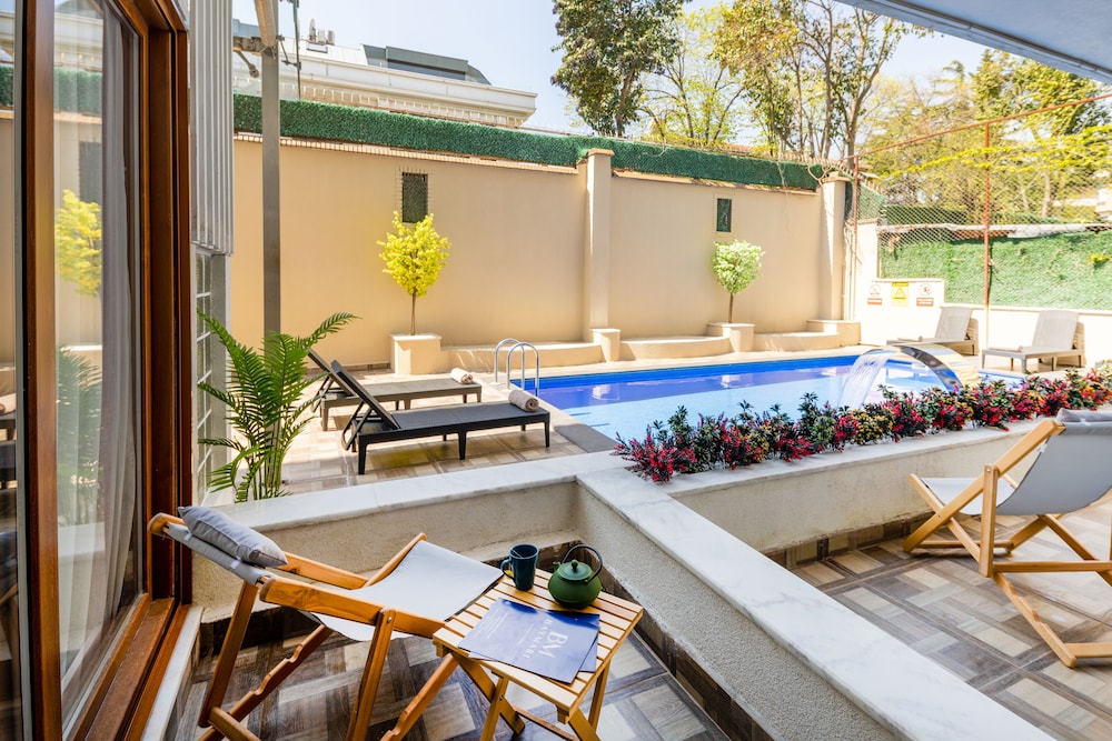 Luxury Apartment, 1 Bedroom, Pool Access photo 2
