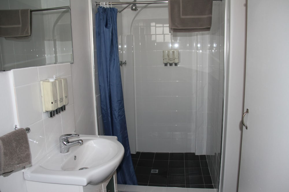 Budget Family Room - Photo 6