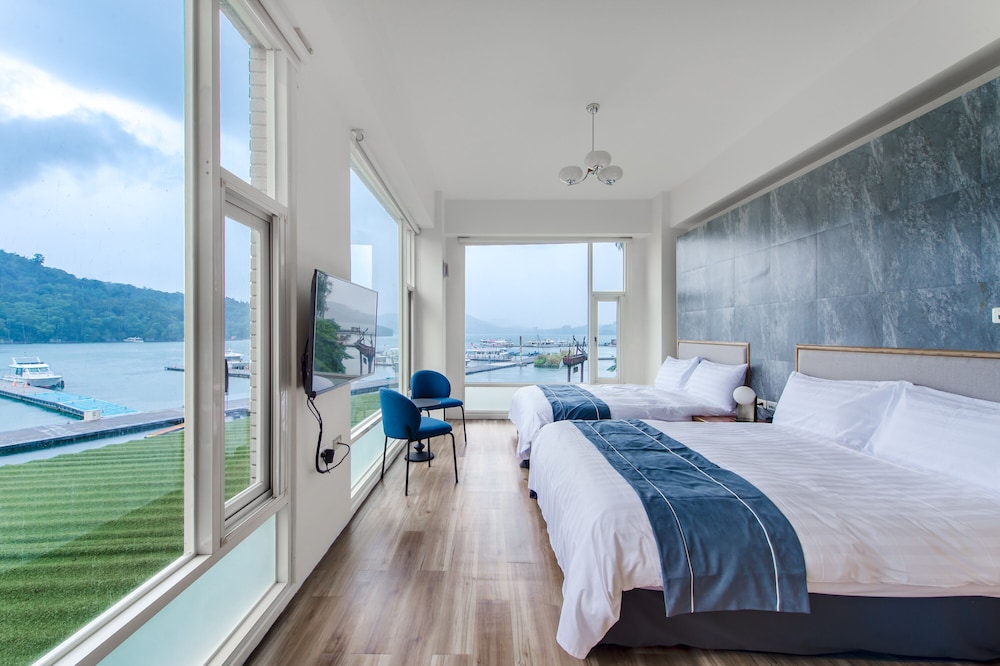 Quadruple Room, Lake View - Photo 11