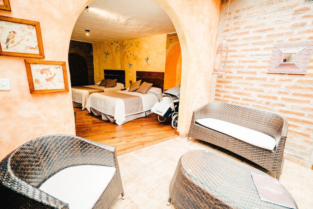 Family Quadruple Room, Multiple Beds, Lagoon View photo 3