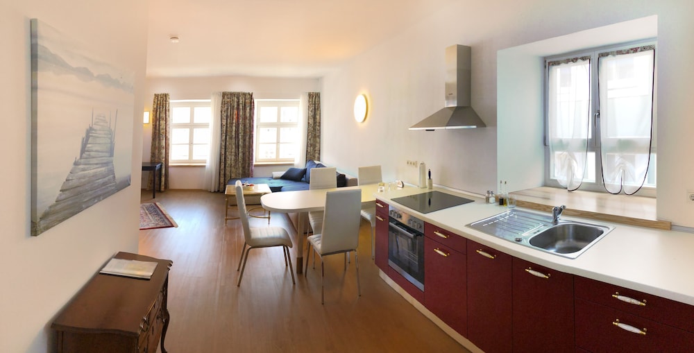 Grand Apartment, 1 King Bed, City View photo 2