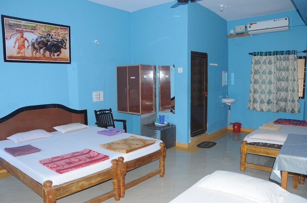 Quadruple Room Non- Ac photo 2
