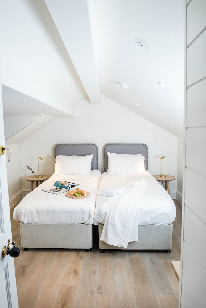 Double or Twin Room, Private Bathroom photo 1