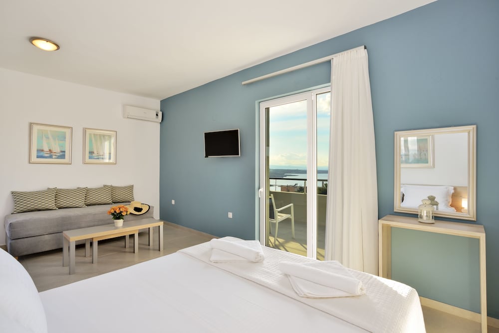 Standard Triple Room, Sea View (for 3) photo 1