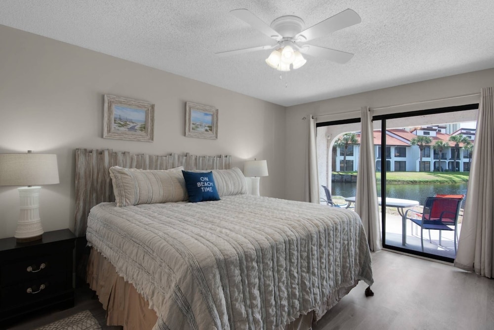 Condo (Edgewater Golf Villa 2106 (2/2))