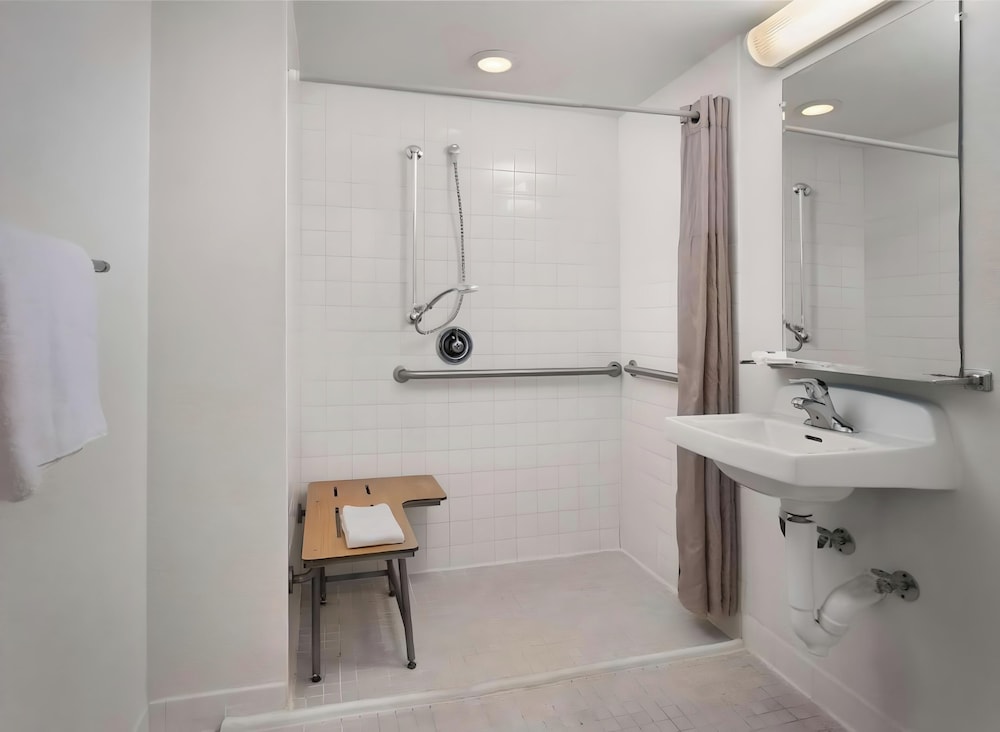 Standard Room, 2 Queen Beds, Accessible photo 1