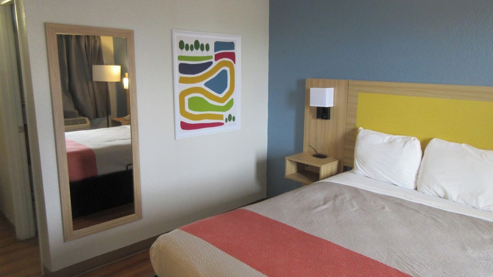 Room, 1 Queen Bed, Accessible, Non Smoking - Photo 5