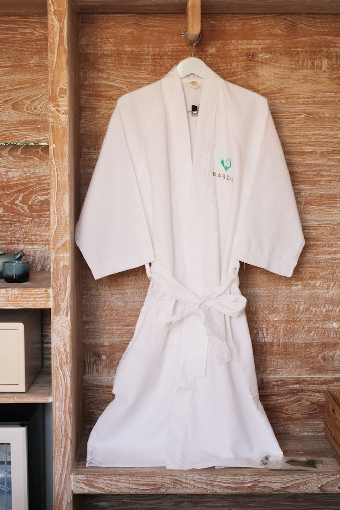 Suite with Pool Access with Daily Afternoon Tea - Photo 12