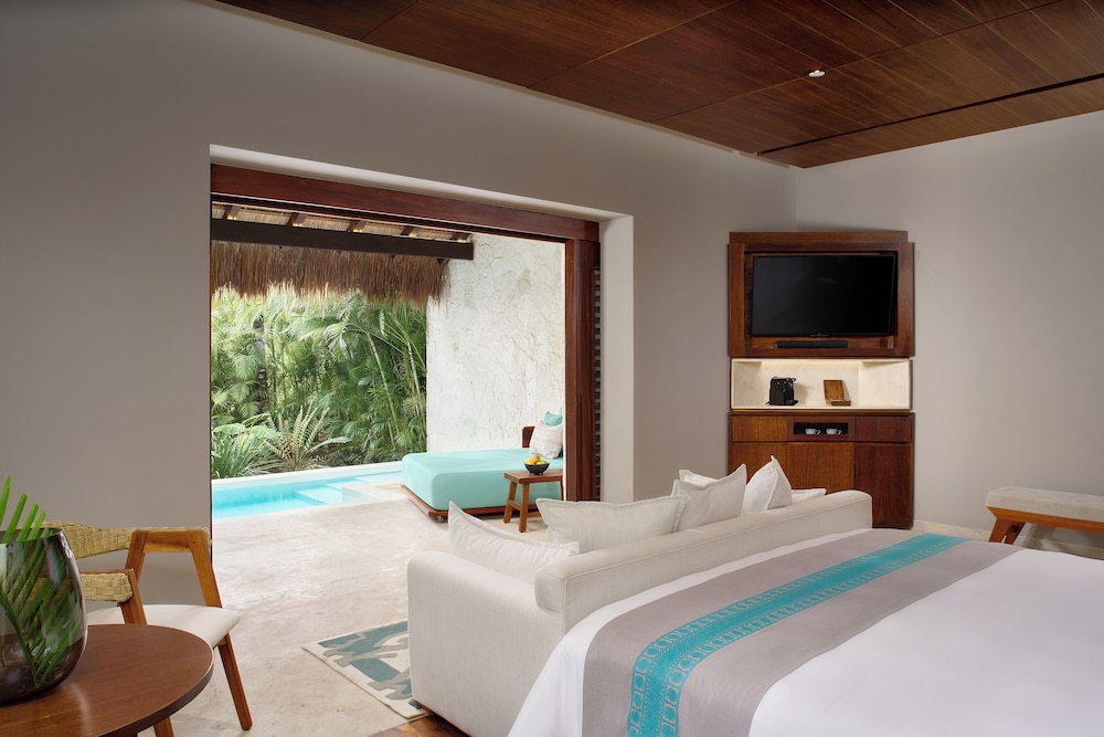 Treetop Pool Villa photo 2