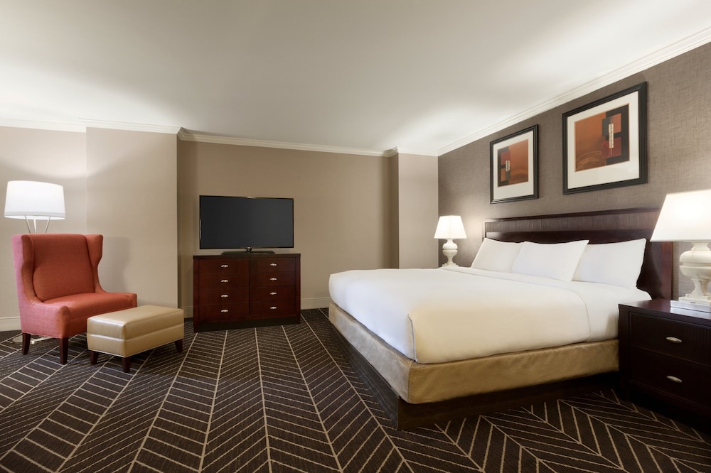 Room, 1 King Bed, Accessible, Corner (Bathtub) - Photo 2