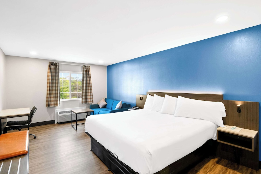 Standard Room, 1 King Bed with Sofa bed, Non Smoking photo 1