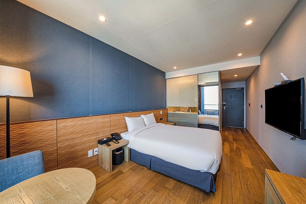 Randomly Assigned Room (Rooms and Bed types are randomly assigned upon check-in) photo 3