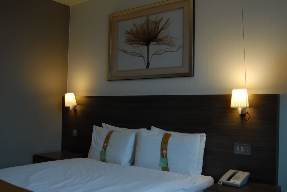 Standard Room, 1 Double Bed, Accessible - Photo 2