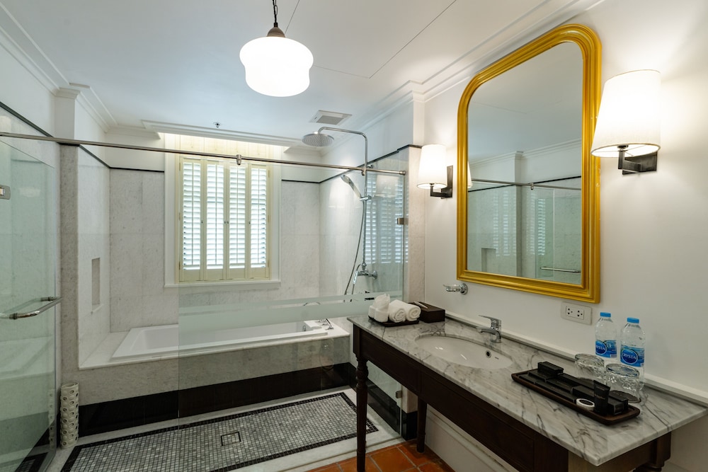 Grand Deluxe Plus King Bed Room - Photo 4