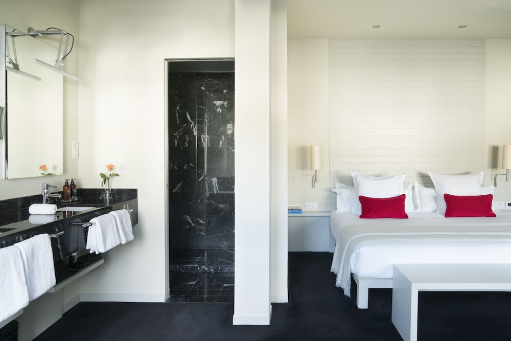 Master Suite Single photo 2