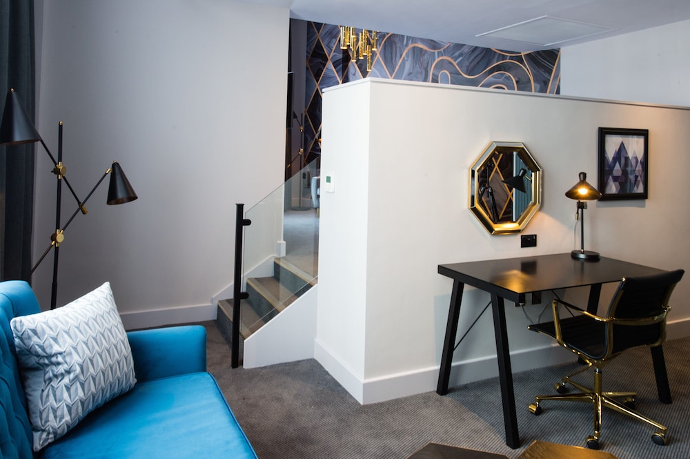 Suite - Photo 6