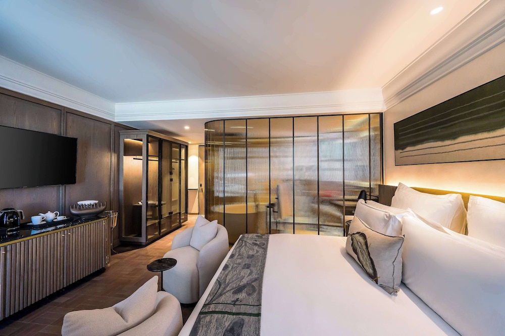 Room, 1 King Bed thumbnail 6