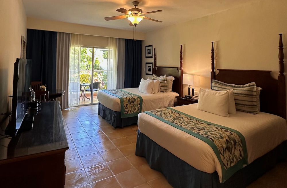 Deluxe Room, 2 Double Beds (Tropical View)