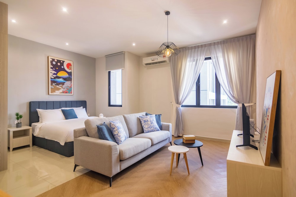 Comfort Studio, 1 King Bed, Non Smoking, City View