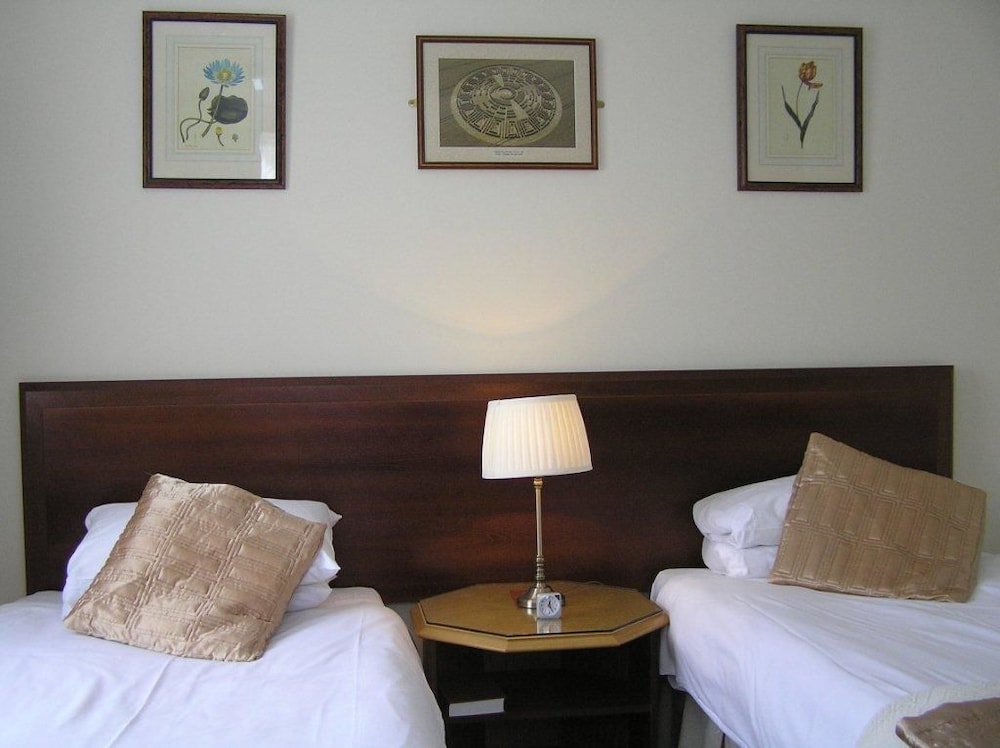 Standard Twin Room - Photo 3