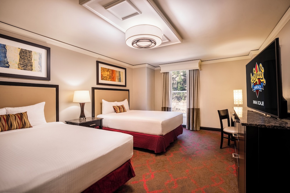 Deluxe Double Room, 2 Queen Beds - Photo 4