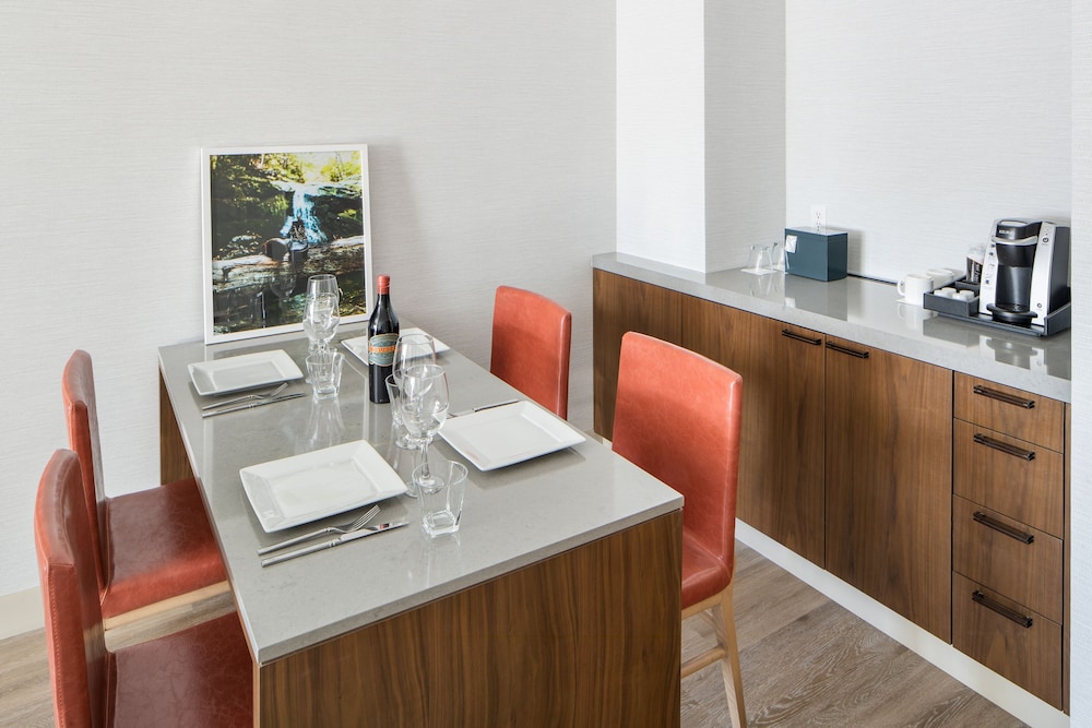 Suite (Domain) - Photo 3
