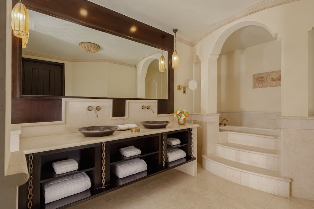 Suite, 2 Bedrooms, Non Smoking - Photo 5