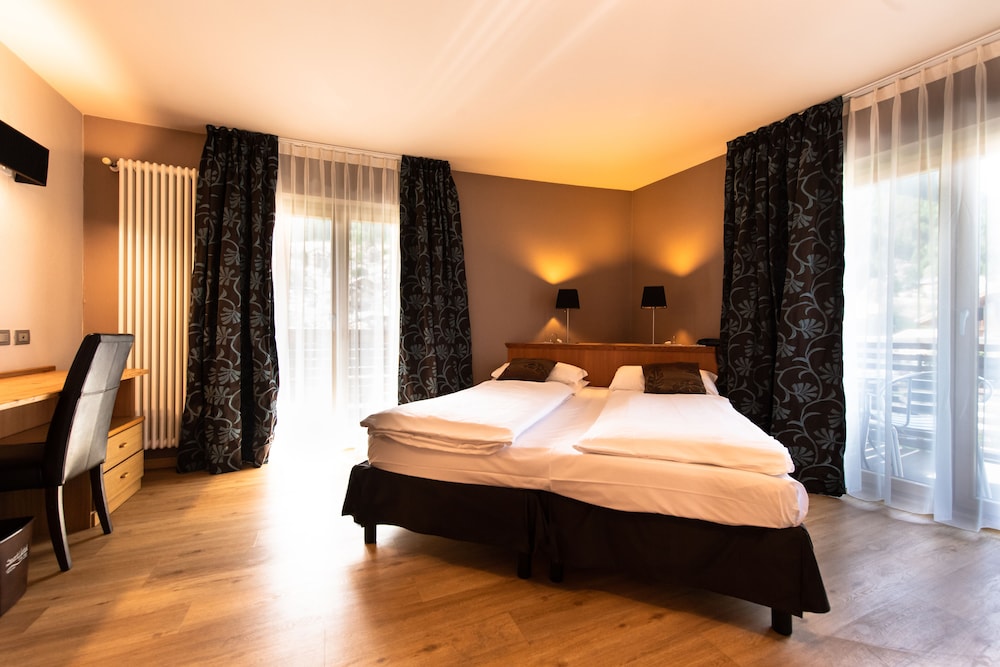 Double or Twin Room - Photo 2