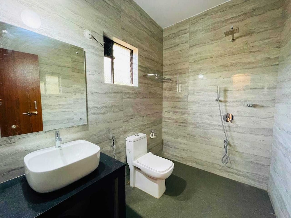Deluxe Room - Photo 5