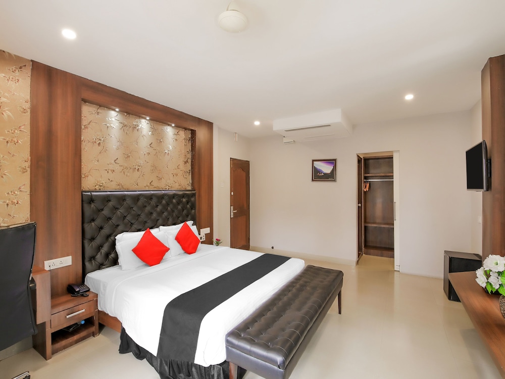 Suite, 1 King Bed photo 2