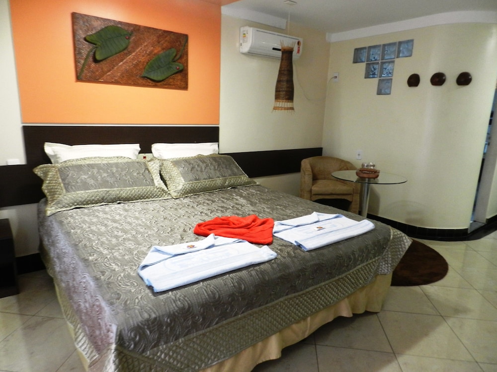 Luxury Suite, Bathtub, City View
