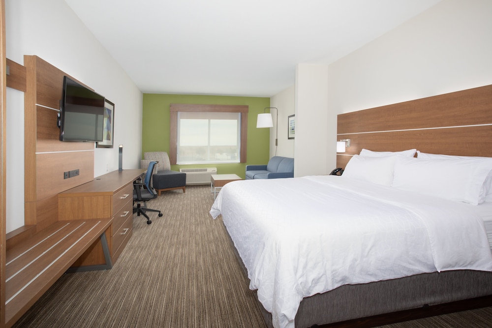 Suite, 1 King Bed - Photo 2