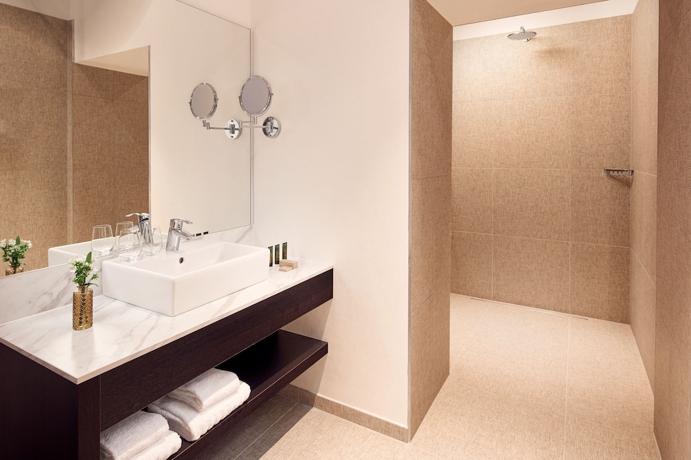Poolview Room - Photo 5