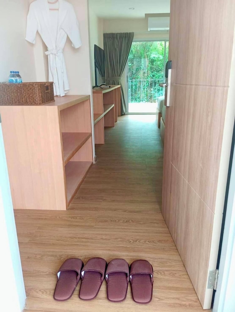Deluxe Double or Twin Room - Photo 6
