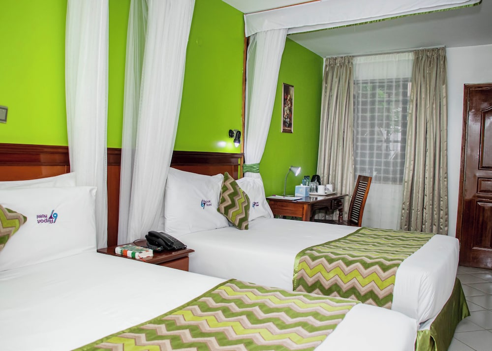 Standard Room, 2 Double Beds, Courtyard View photo 1
