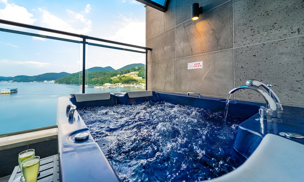 #203 (Spa Ocean View) photo 2