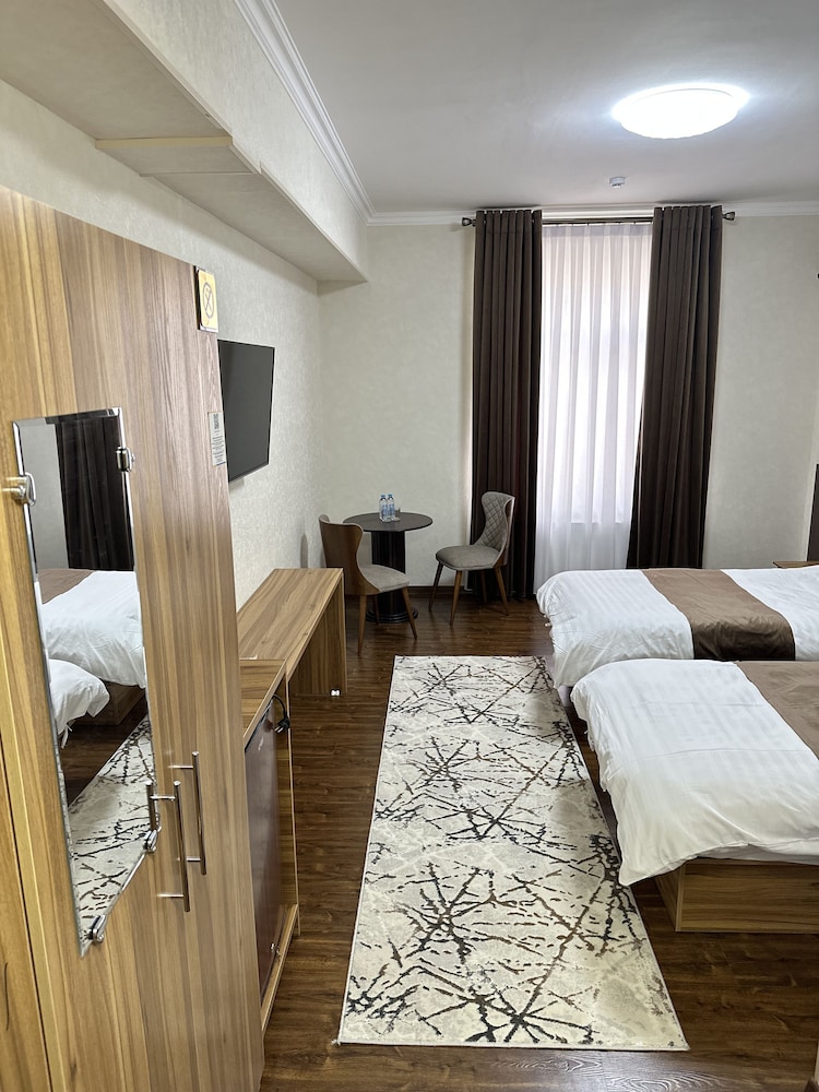 Basic Double or Twin Room - Photo 2