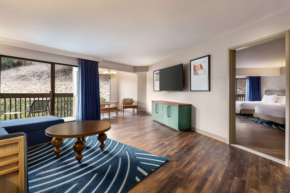Suite, 2 Queen Beds, Accessible, Bathtub (1 Bedroom with Sofabed) - Photo 4