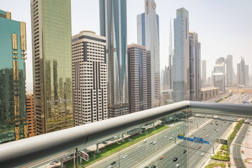 Classic Room, 1 King Bed, Non Smoking, Balcony with Complimentary Shuttle Service to Dubai Mall photo 3