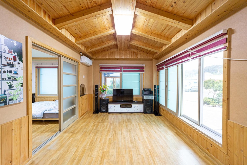 Basic Room, 1 Bedroom (Rosemary) - Photo 11
