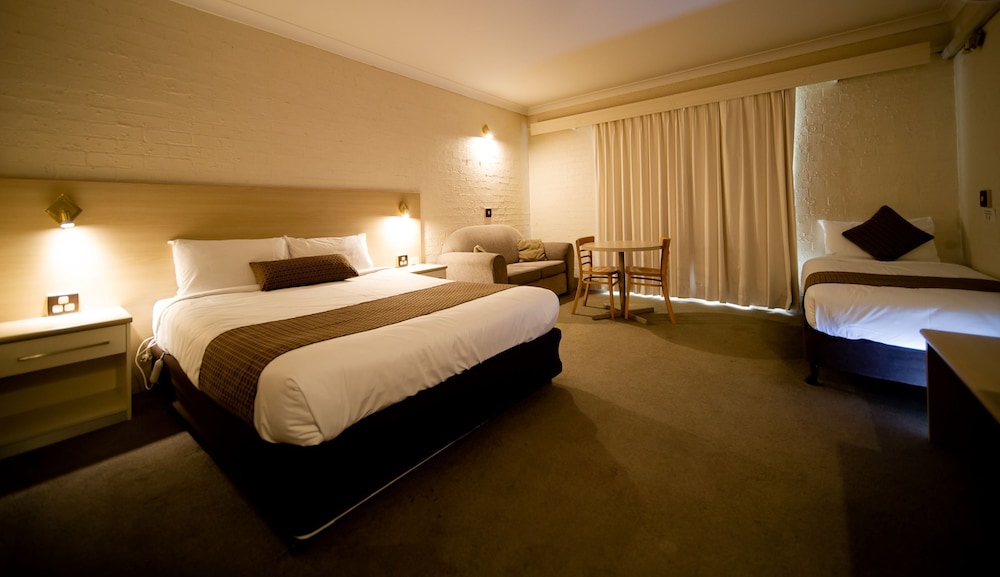 Standard Twin Room, Kitchenette (1 queen and 1 single bed) photo 3