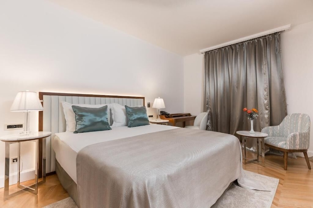Superior Double or Twin Room, Park View photo 3