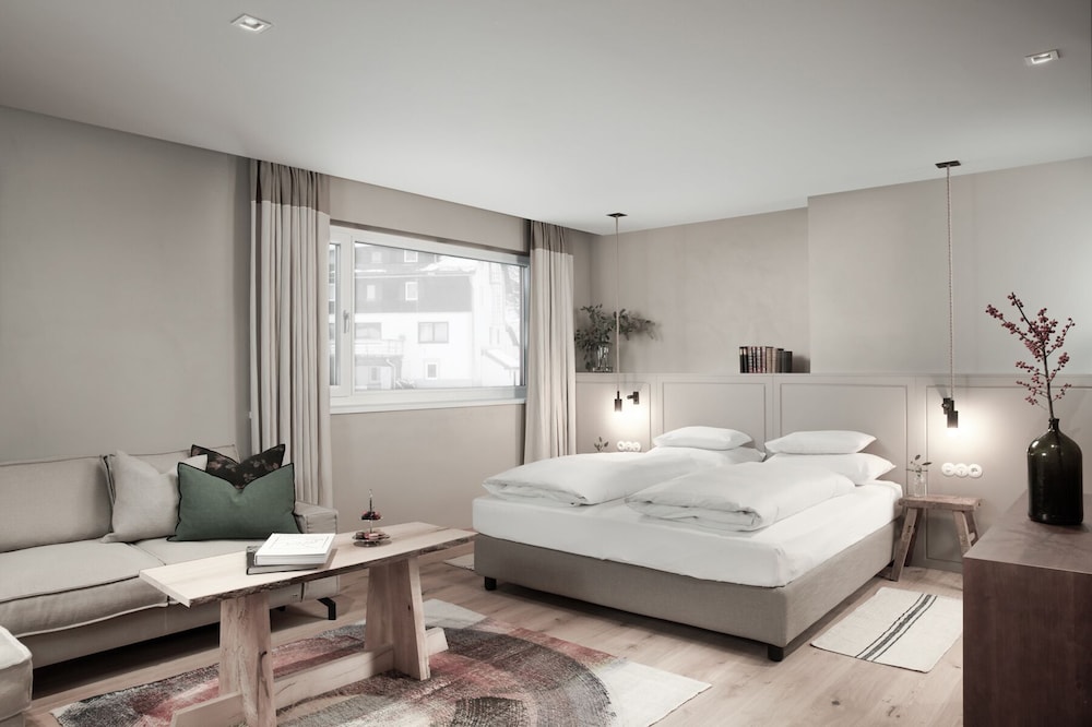 Studio, 2 Bedrooms